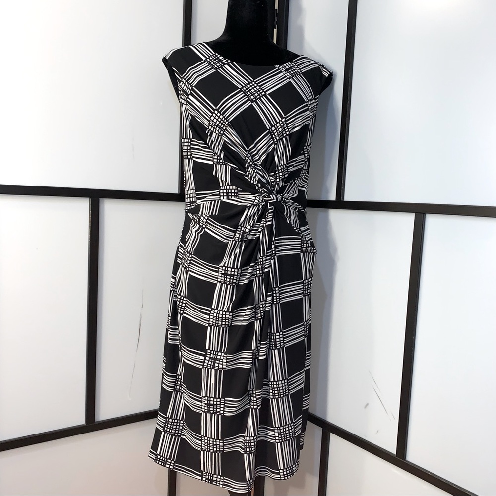 Evan Picone Sleeveless Dress w Accent Mid Detail